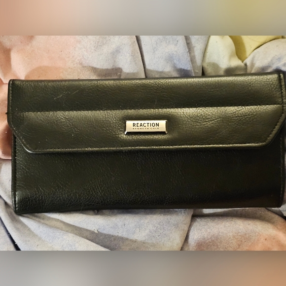 Kenneth Cole Women's Wallet - Picture 1 of 3